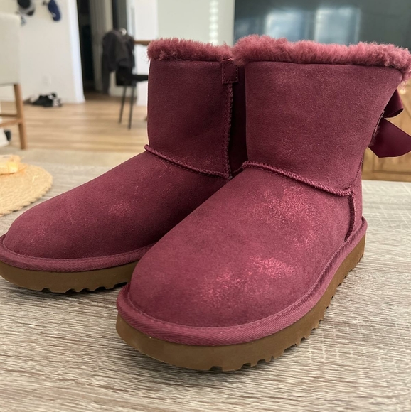 NWT Ugg Boots with Bow - Picture 3 of 4
